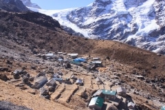 Khare with the Mera glacier beyond.